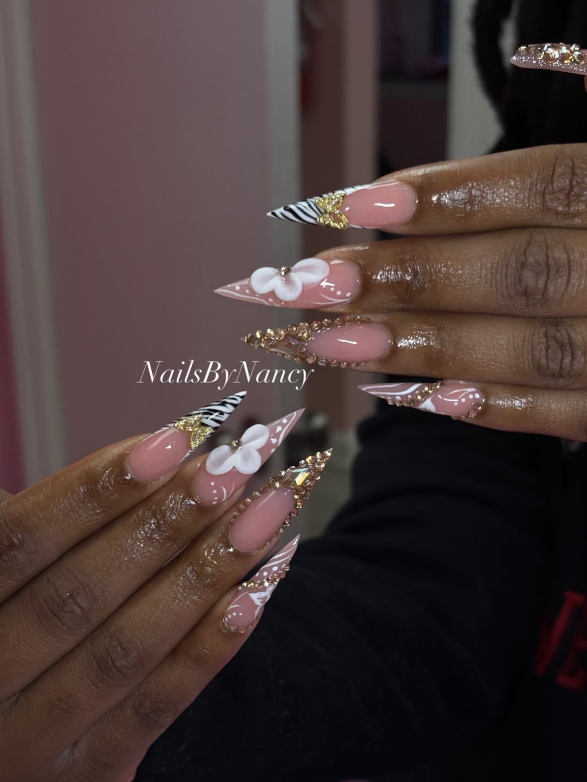 Stiletto set with white flowers, zebra and gold accents